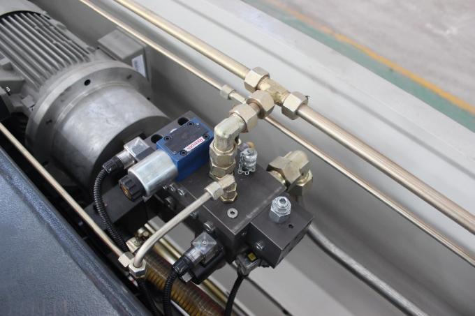 Máquina de corte personalizada da folha da tensão, 0.3mm freio de 200 toneladas da imprensa do CNC de 3200 X